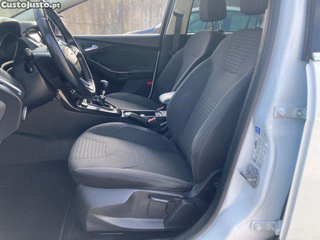 Ford Focus 1.5 TDCi Titanium — fotografia 6