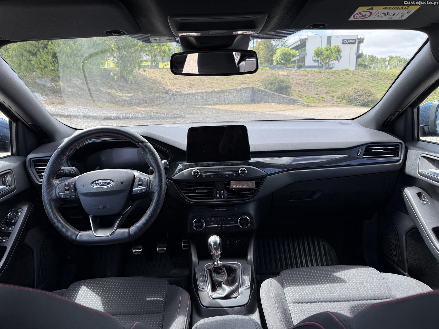 Ford Focus SW 1.0 EcoBoost ST-Line — fotografia 3
