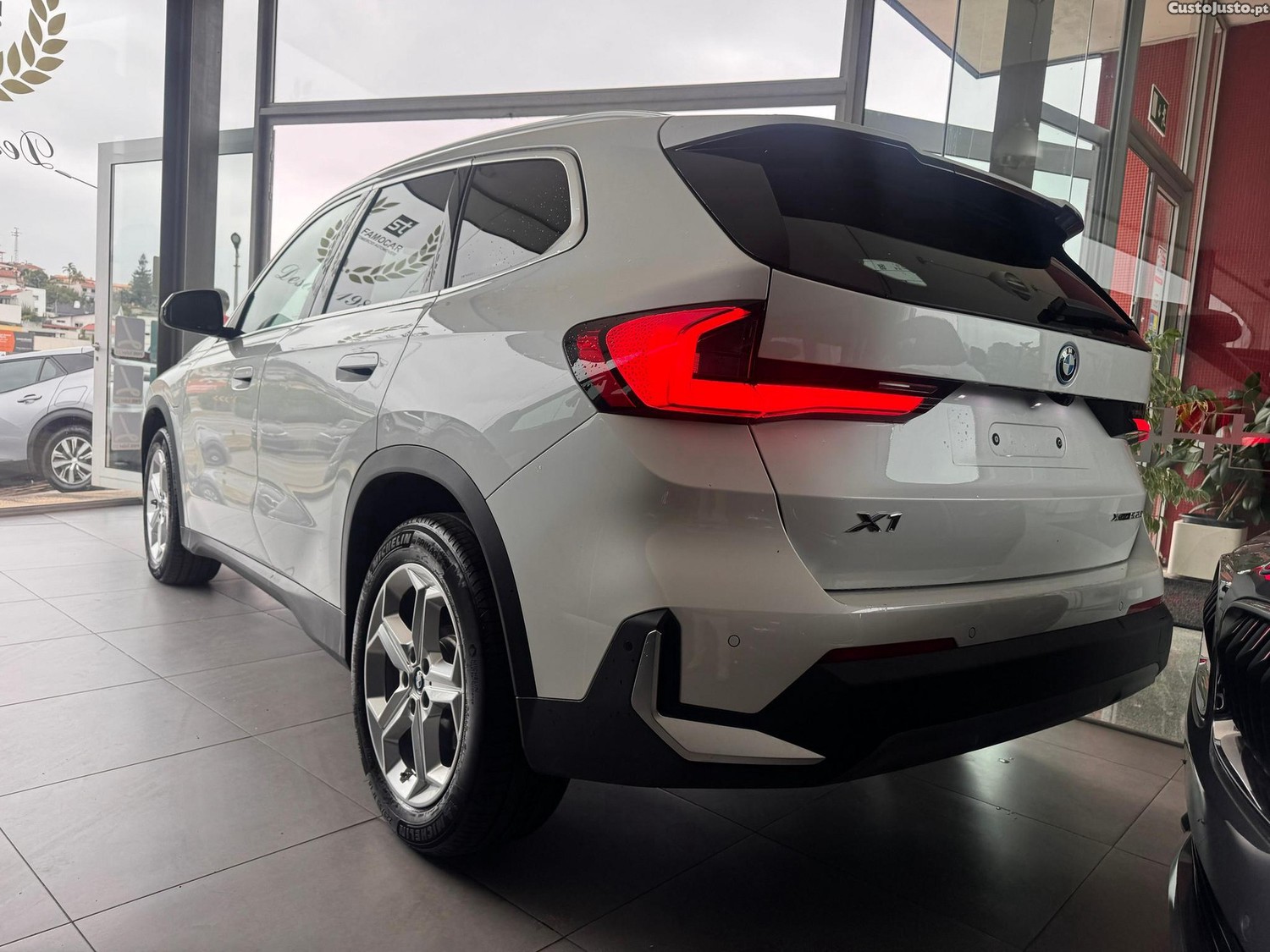 BMW X1 xDrive25e — fotografia 14