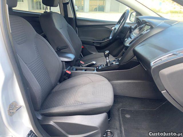 Ford Focus 1.5 TDCi Titanium — fotografia 2