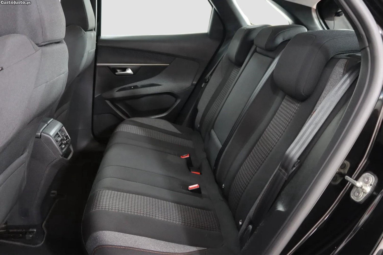 Peugeot 3008 1.2 PureTech Active Pack — fotografia 3