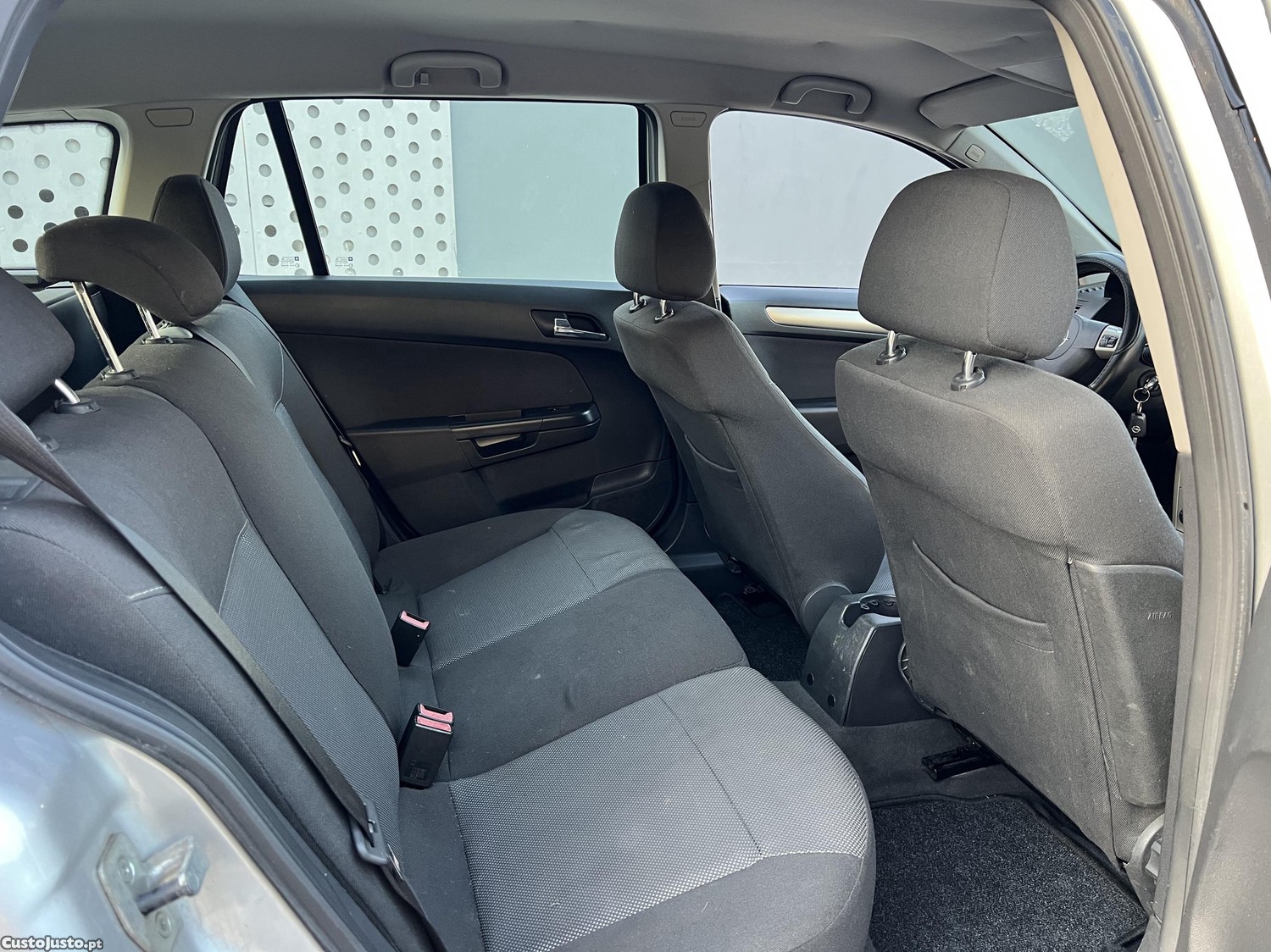 Opel Astra 1.3CDTI Eco Flex — fotografia 3