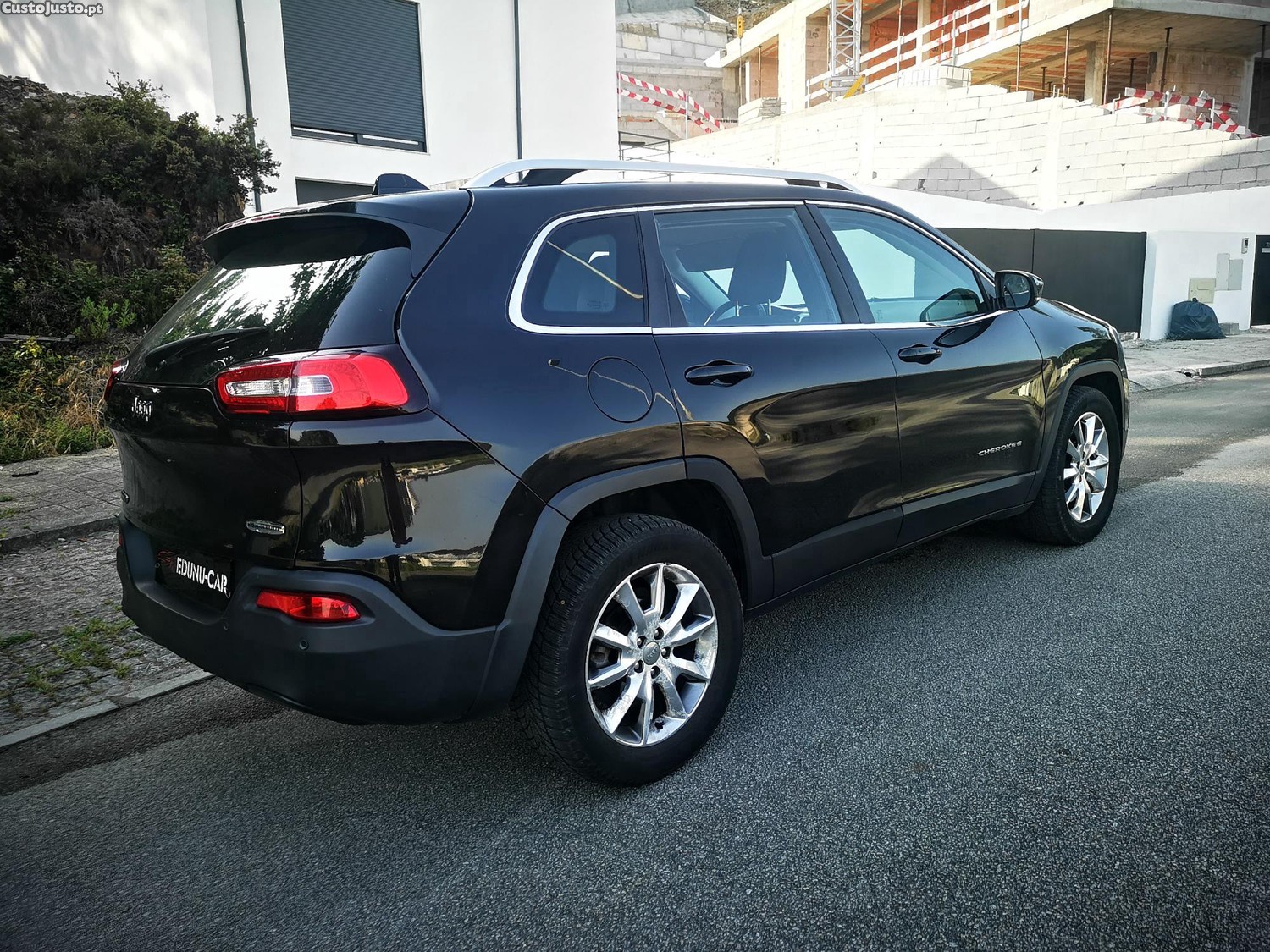 Jeep Cherokee 2.0 MJD LONGITUDE - NACIONAL - C/ GARANTIA - "C/ Gancho de Reboque — fotografia 21
