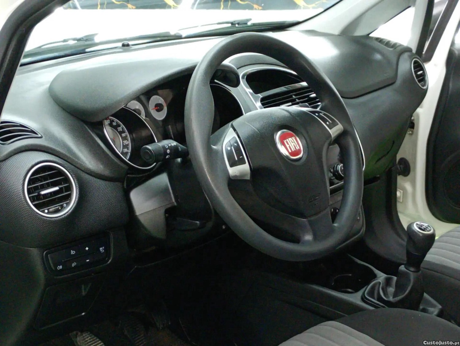 Fiat Punto 1.3 M-Jet Easy S&S — fotografia 11