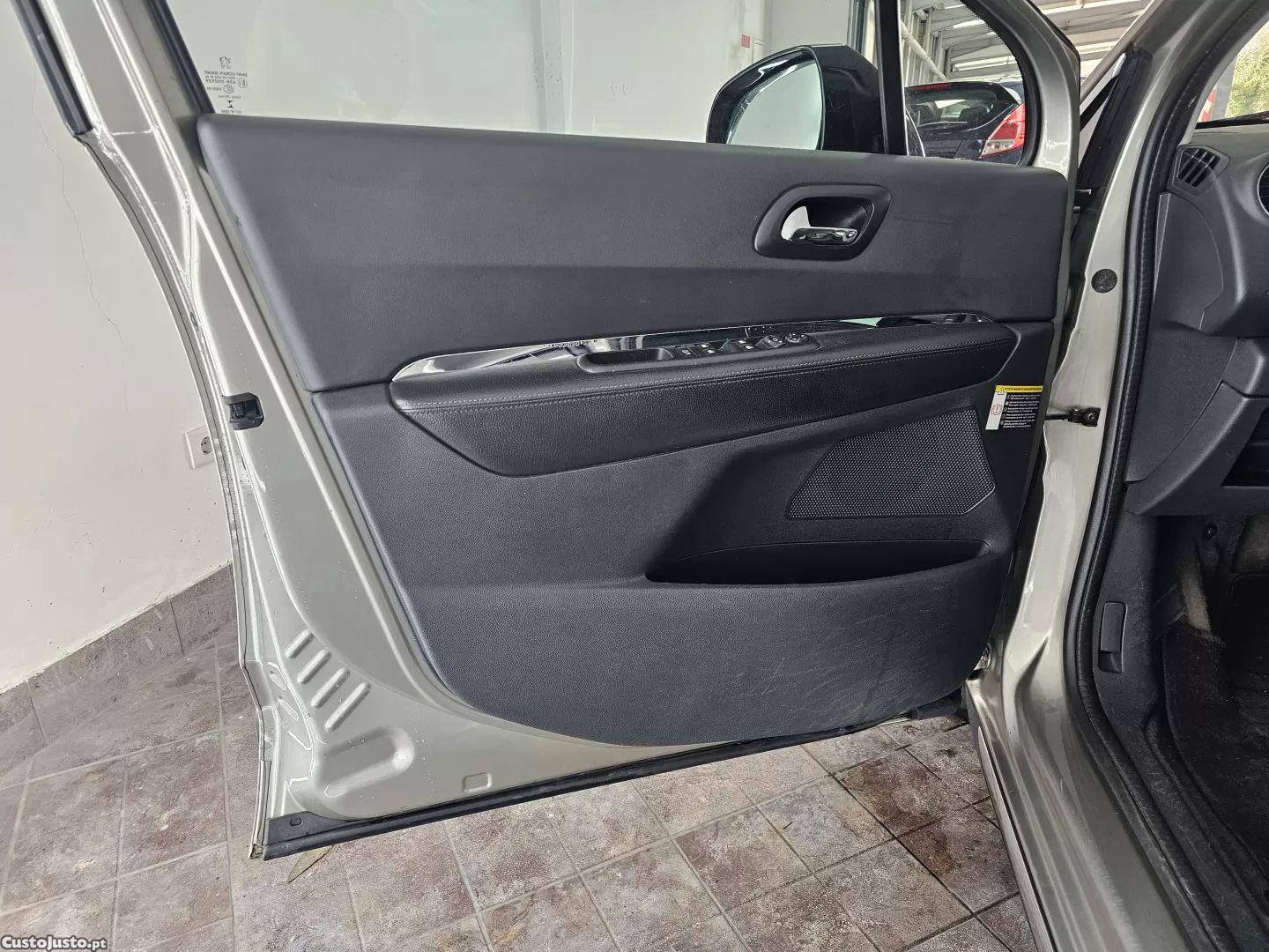 Peugeot 3008 2.0 hdi hybrid4 88g — fotografia 10