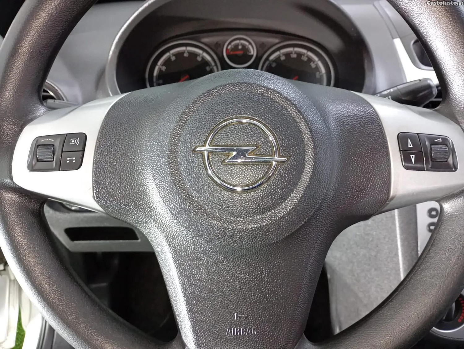 Opel Corsa 1.2 City FlexFuel — fotografia 12