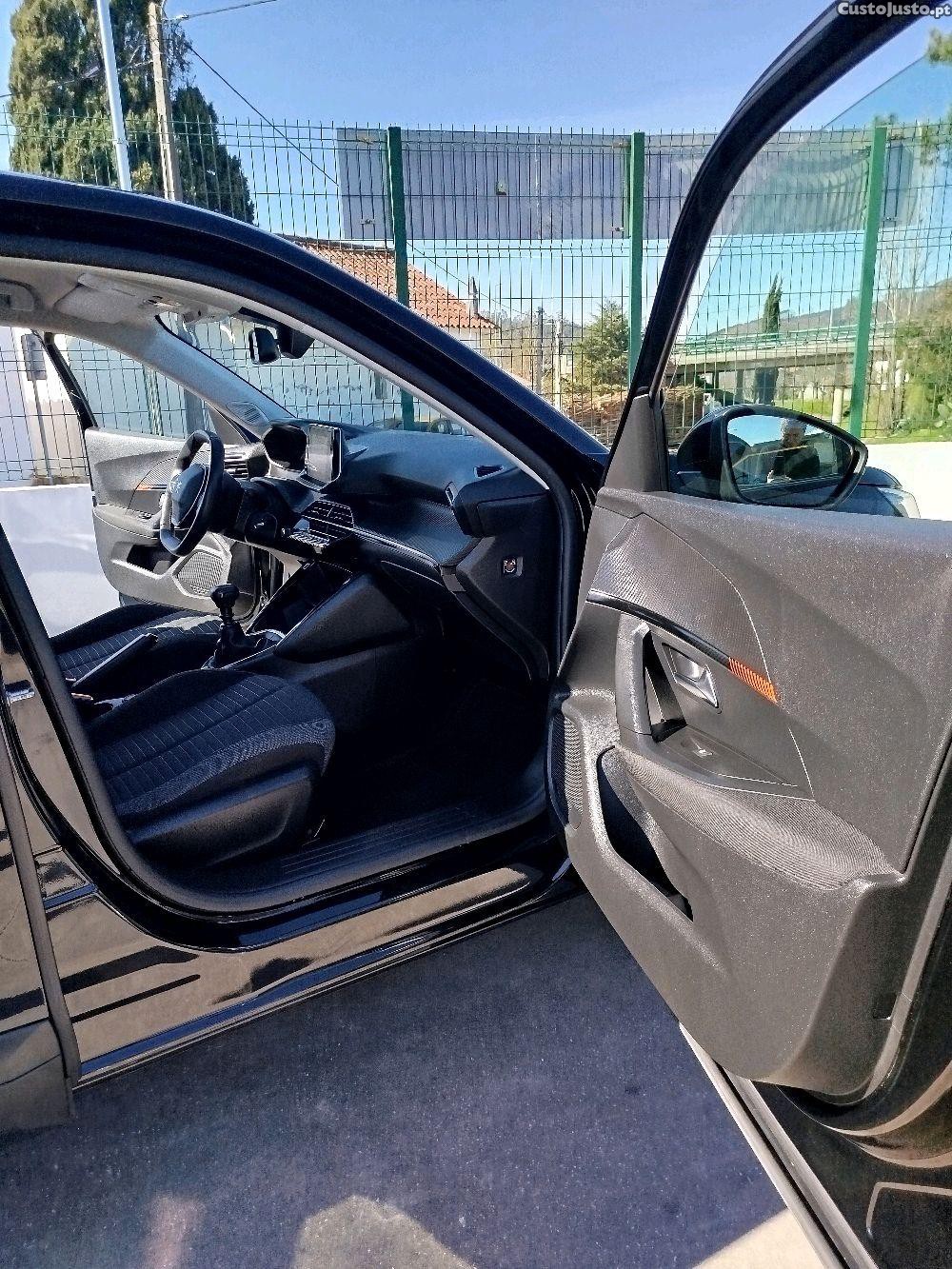 Peugeot 2008 1.2 i — fotografia 5