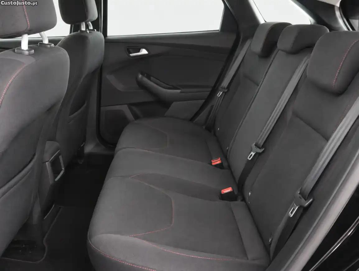 Ford Focus 1.0 EcoBoost ST-Line Aut. — fotografia 3
