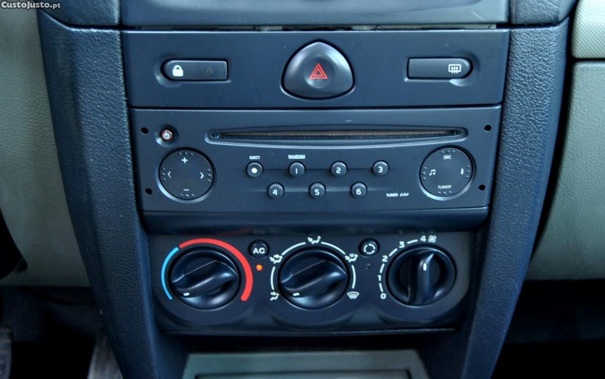 Renault Clio 1.2 16v Privilege — fotografia 6