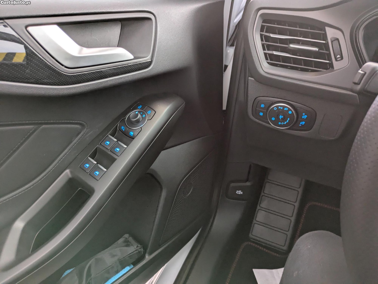 Ford Focus ST Line X — fotografia 2