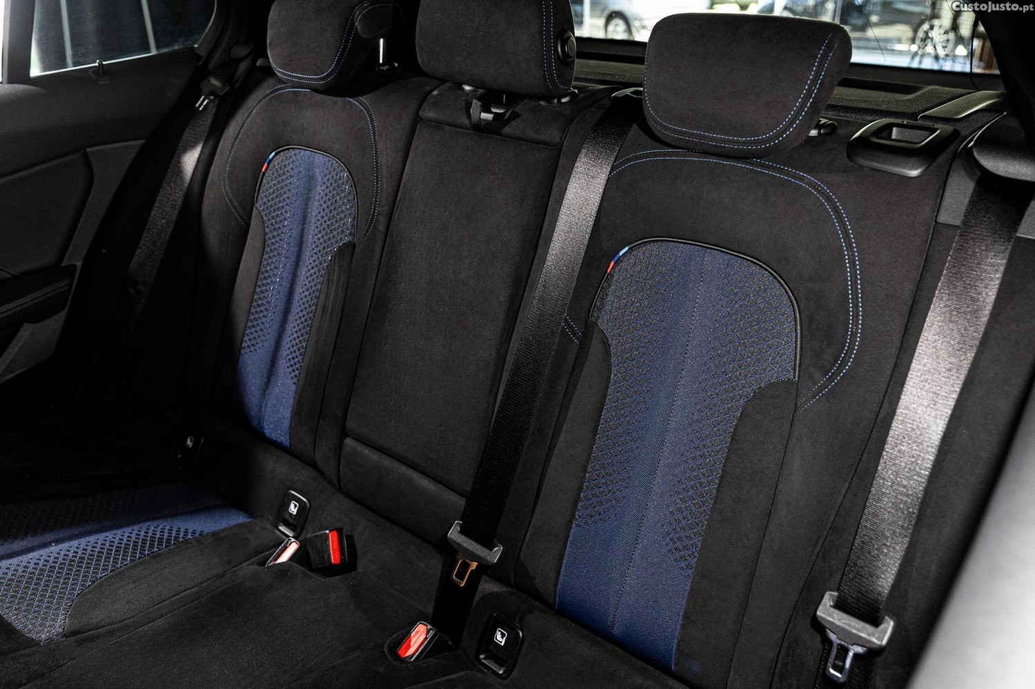 BMW 118 i Pack Desportivo M Auto — fotografia 17