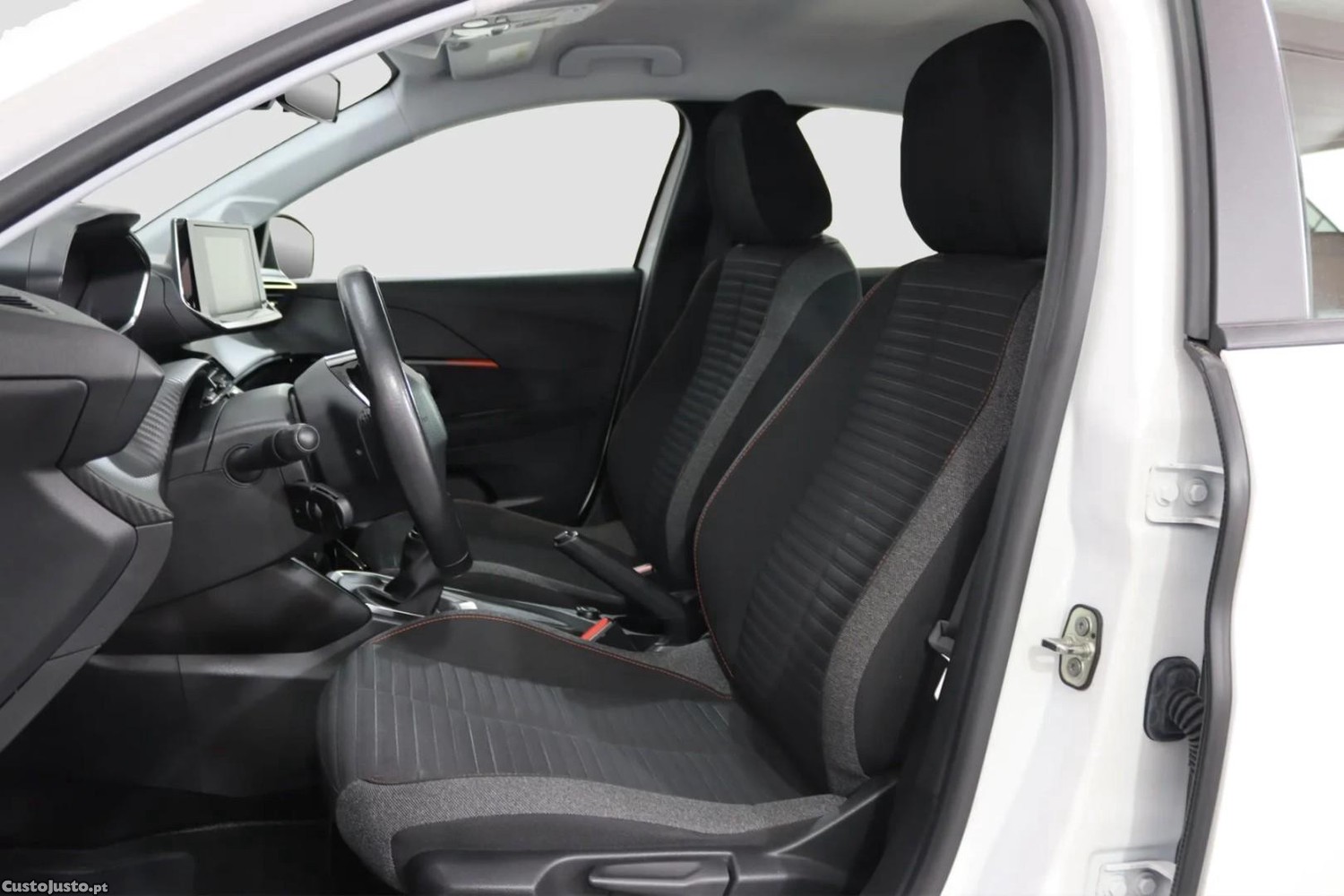 Peugeot 208 1.2 PureTech SE Style — fotografia 3