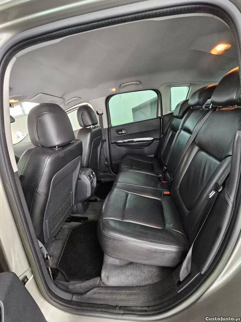 Peugeot 3008 2.0 hdi hybrid4 88g — fotografia 3