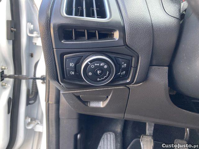 Ford Focus 1.5 TDCi Titanium — fotografia 15