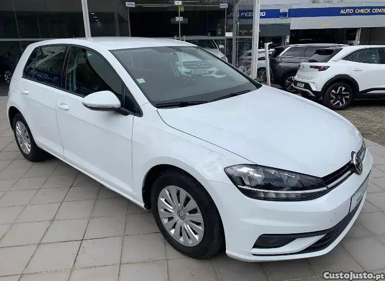 Volkswagen Golf 1.6 TDI Confortline — fotografia 18