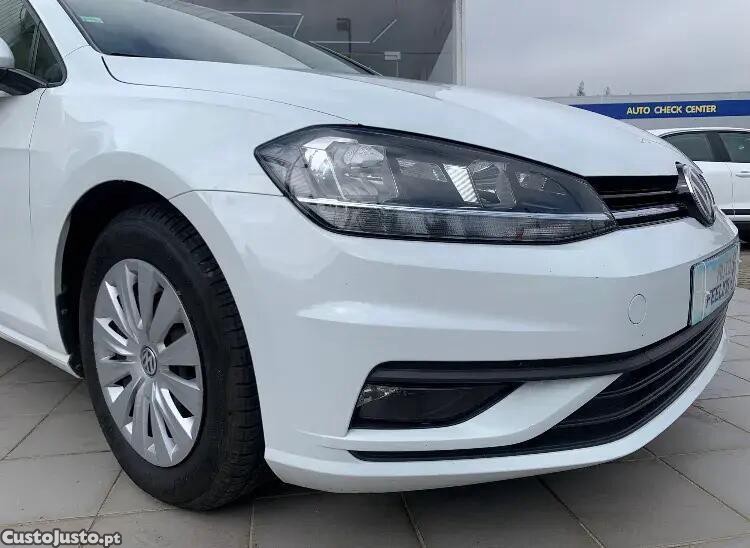 Volkswagen Golf 1.6 TDI Confortline — fotografia 17