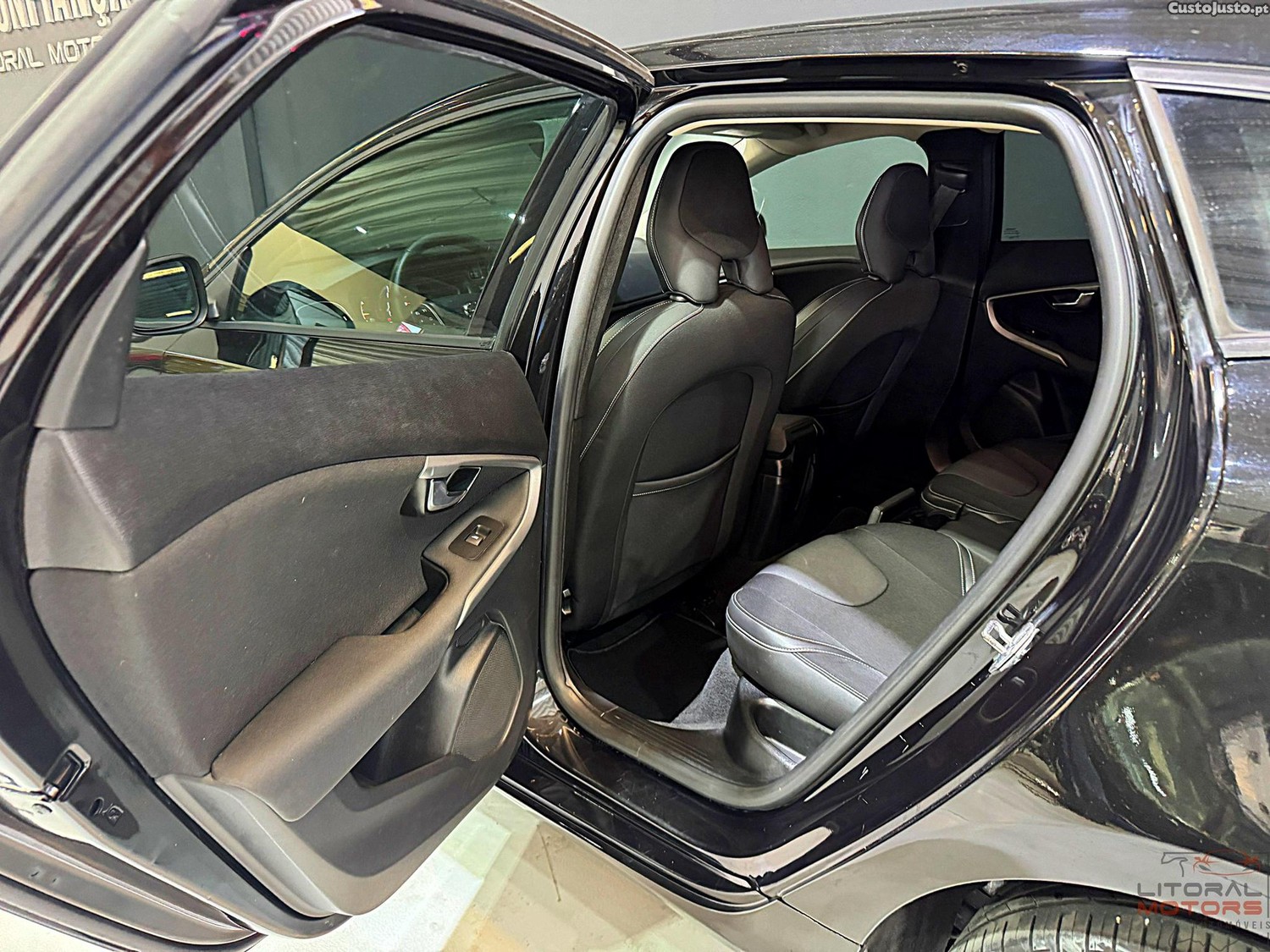Volvo V40 D2 Black Line — fotografia 11