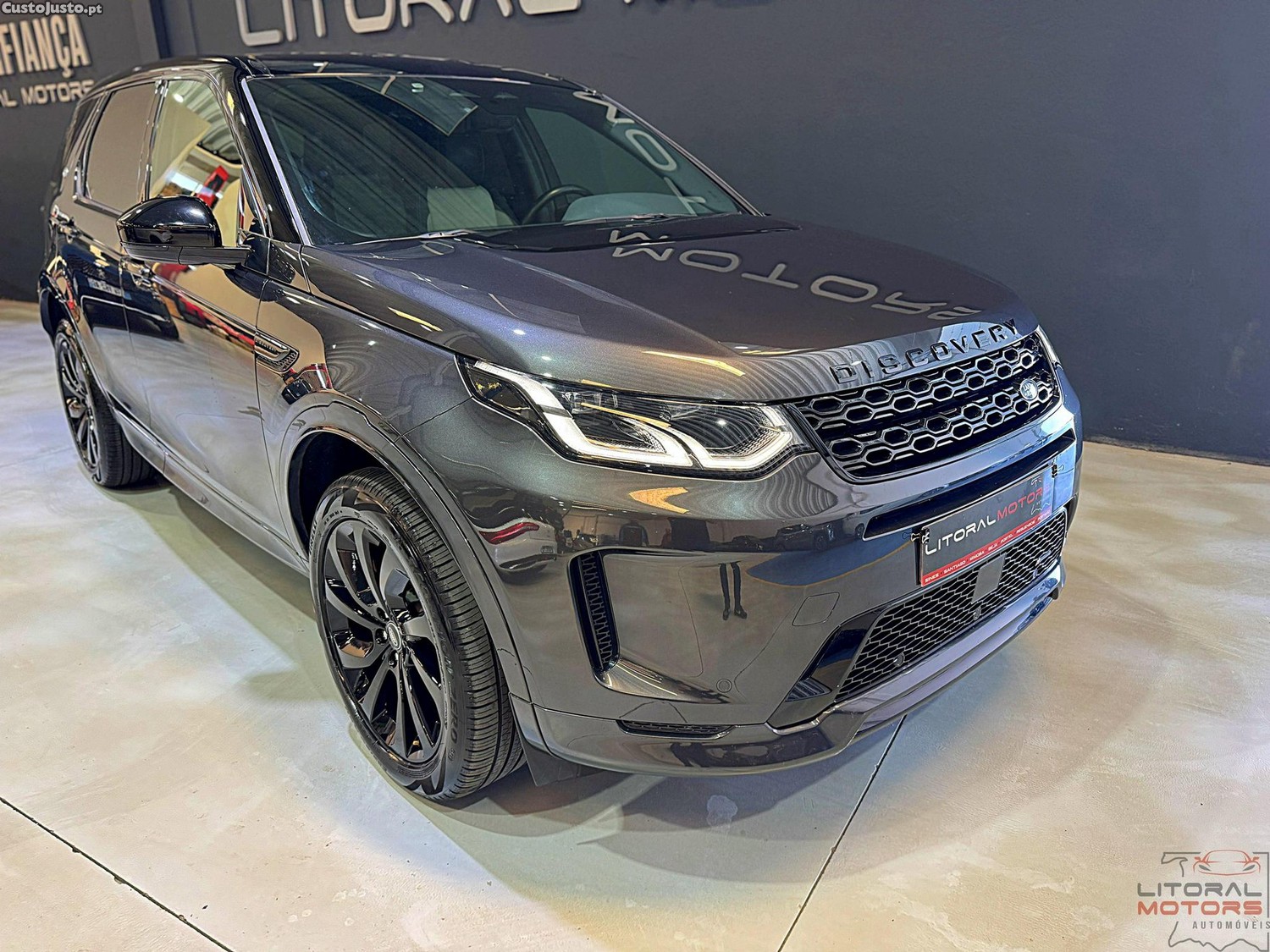 Land Rover Discovery Sport P300e R-Dynamic S - 22 — photo 3