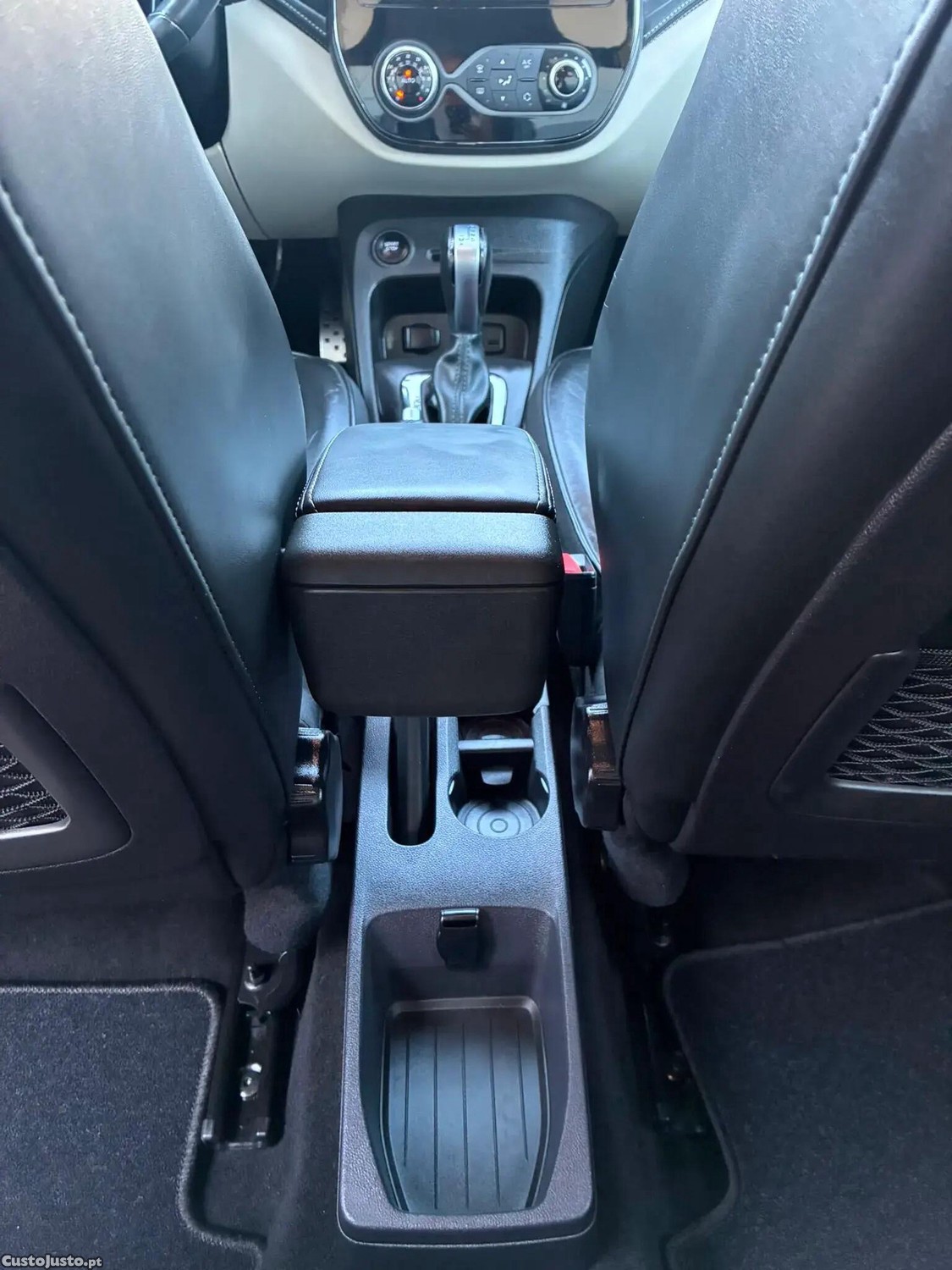 Renault Captur 1.2 TCe Initiale Paris EDC — fotografia 3