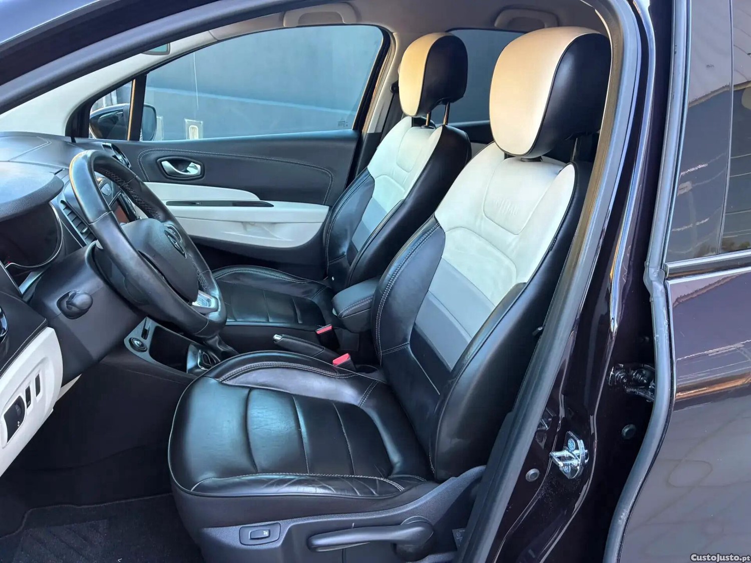 Renault Captur 1.2 TCe Initiale Paris EDC — fotografia 8