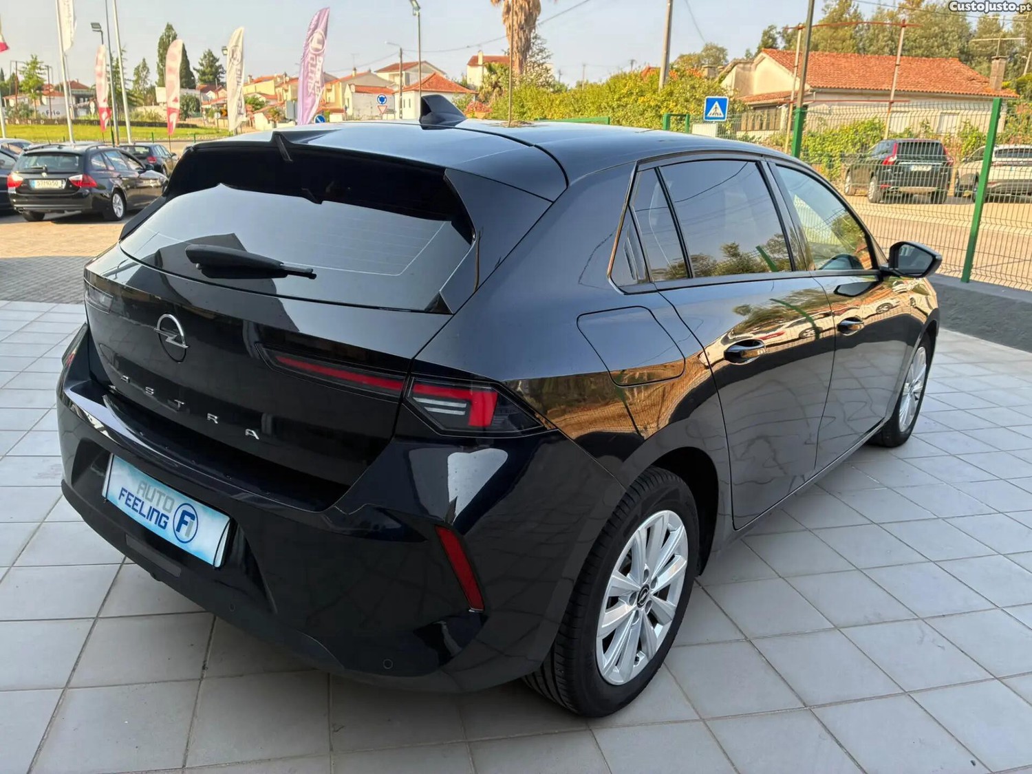 Opel Astra 1.5 D Edition Aut. — fotografia 29