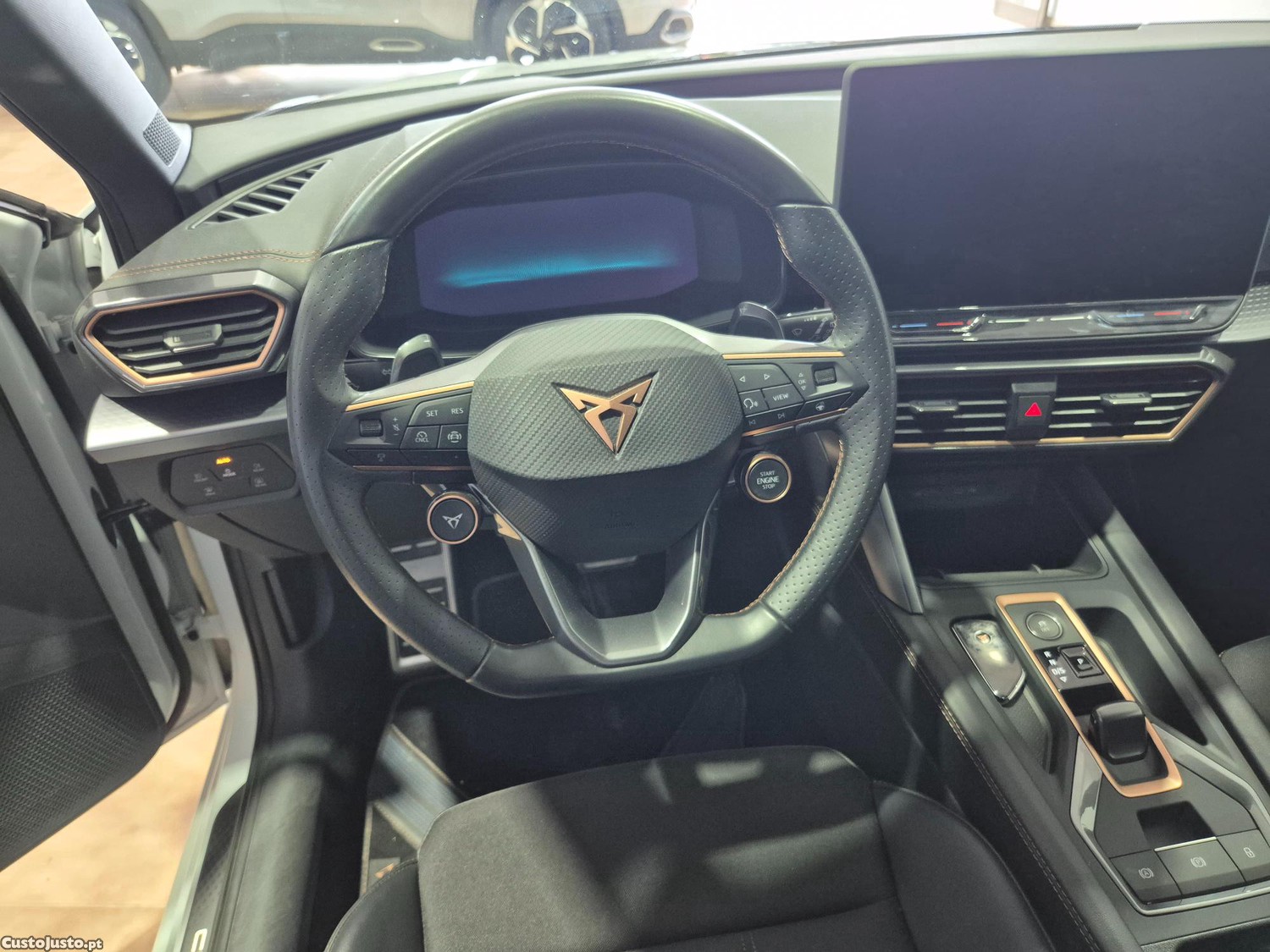 CUPRA Leon 1.5 eTSI Tribe Edition — fotografia 3