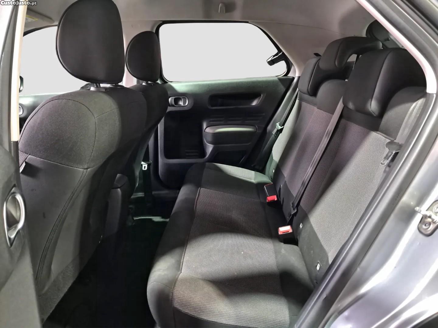 Citroën C4 1.2 PureTech Feel Business — fotografia 3