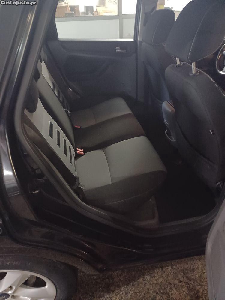 Ford Focus SW 1.6 diesel como novo — fotografia 6