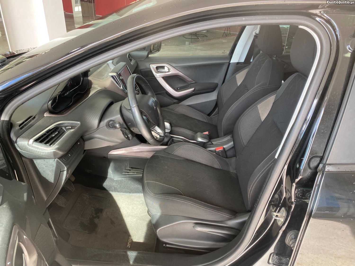 Peugeot 2008 1.2 VTI -93 MIL KMs — fotografia 8