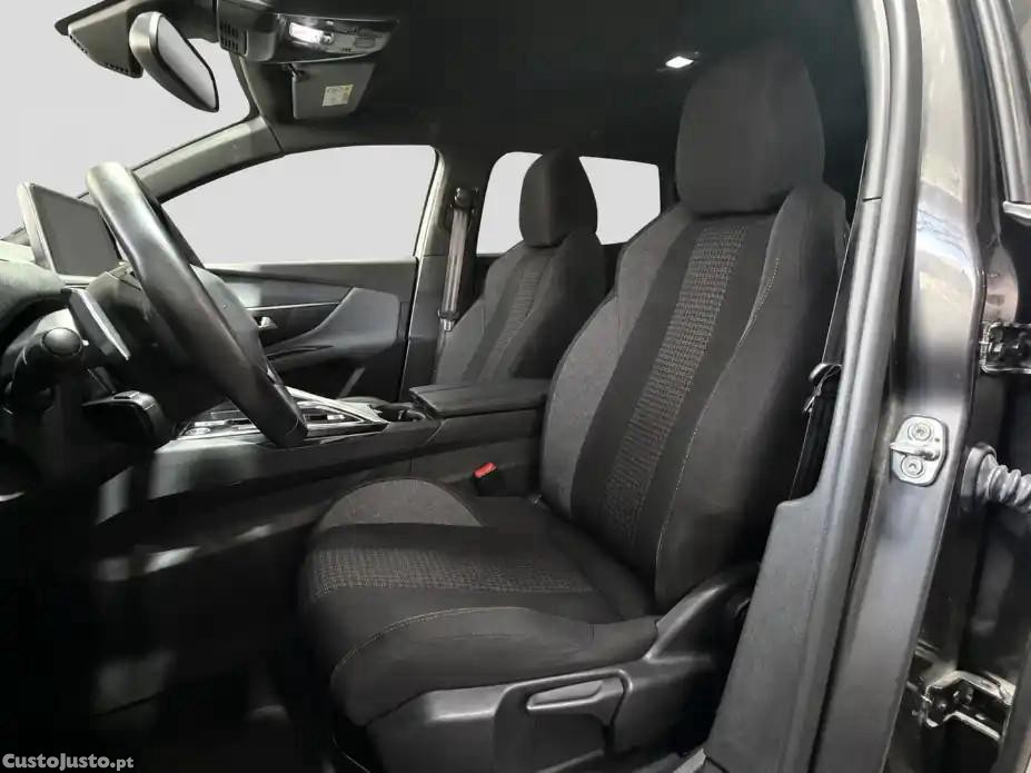 Peugeot 5008 PureTech 130 EAT8 Stop & Start Active Pack — fotografia 9