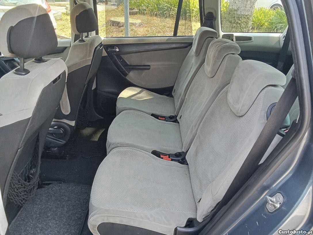 Citroën C4 Grand Picasso 1.6hdi 110cv 7 lugares — fotografia 2
