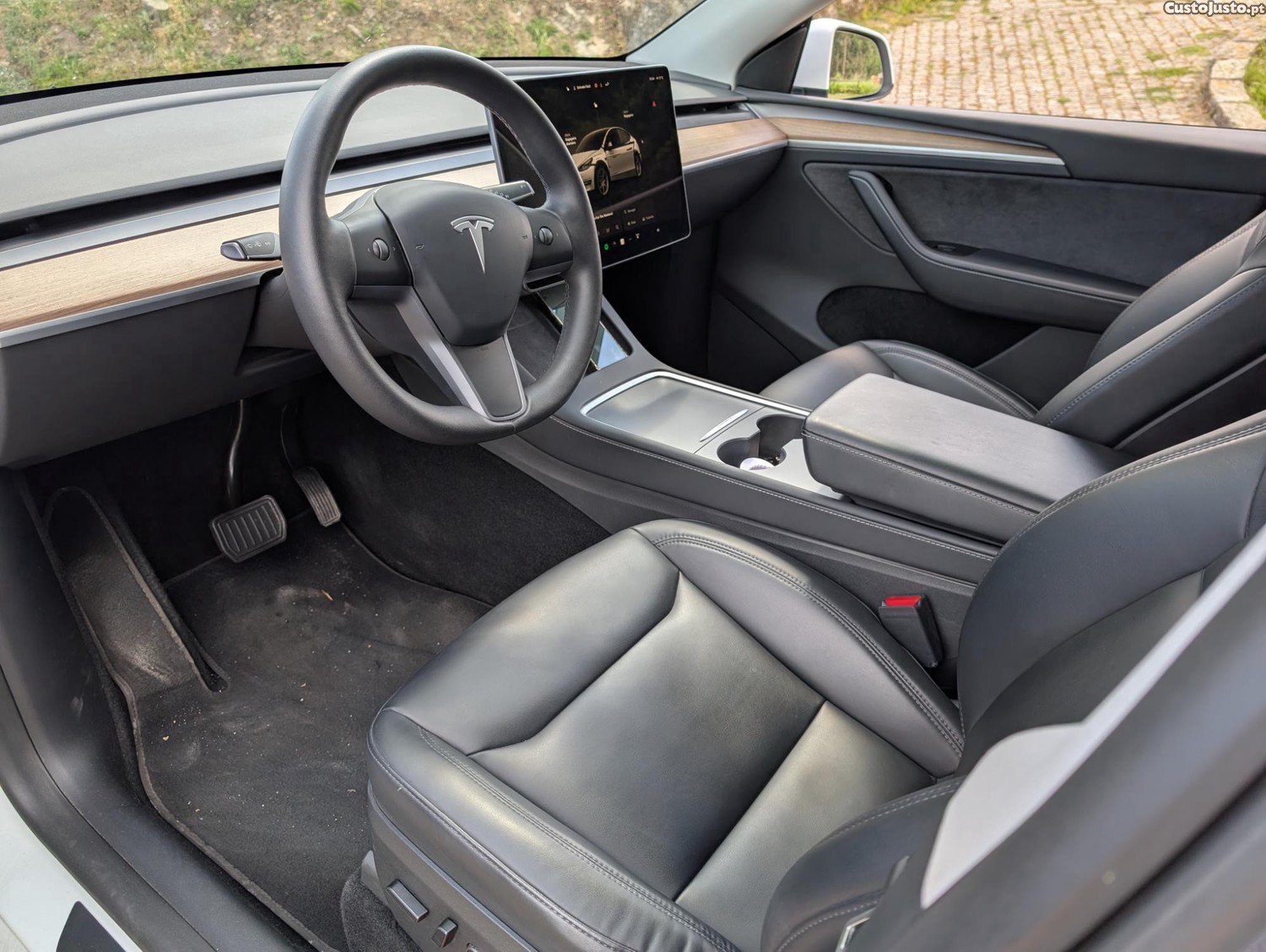Tesla Model Y LONG RANGE — fotografia 4