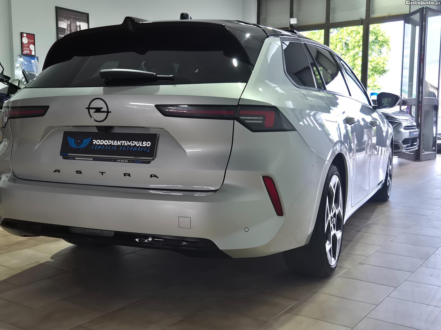 Opel Astra sports tourer 1.2 GS line auto — fotografia 5