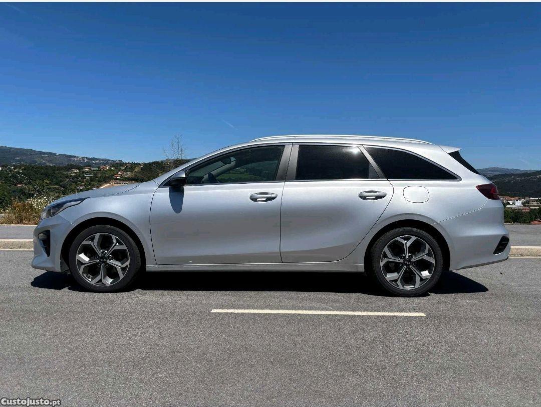 Kia Ceed SW 1.6 CRDI — fotografia 11
