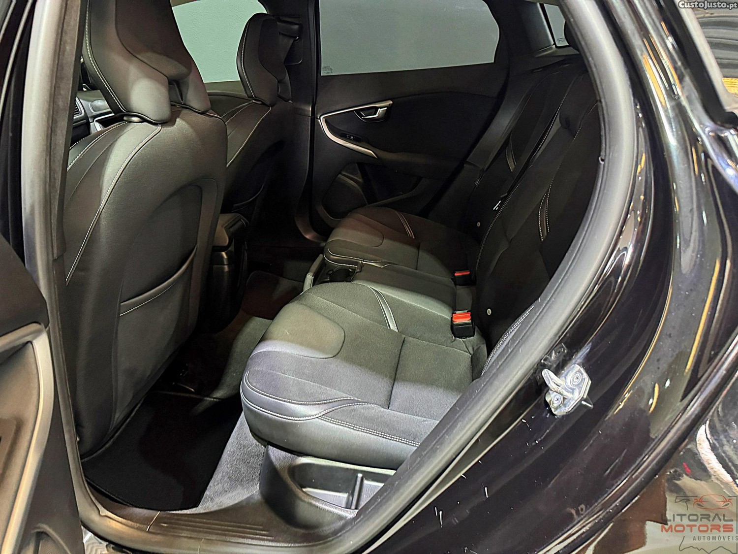 Volvo V40 D2 Black Line — fotografia 10