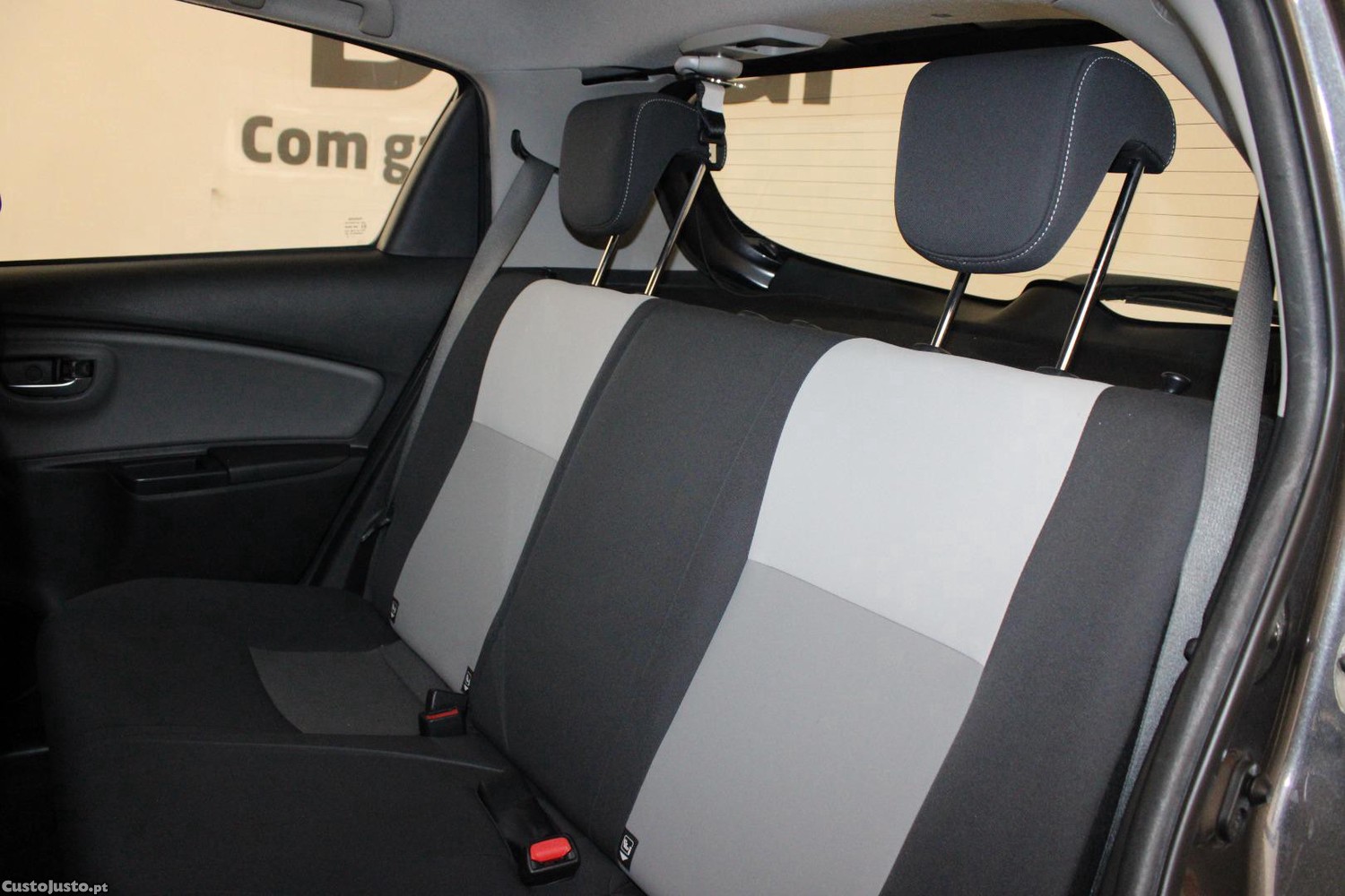 Toyota Yaris 1.0 VVT-I CONFORT — fotografia 8