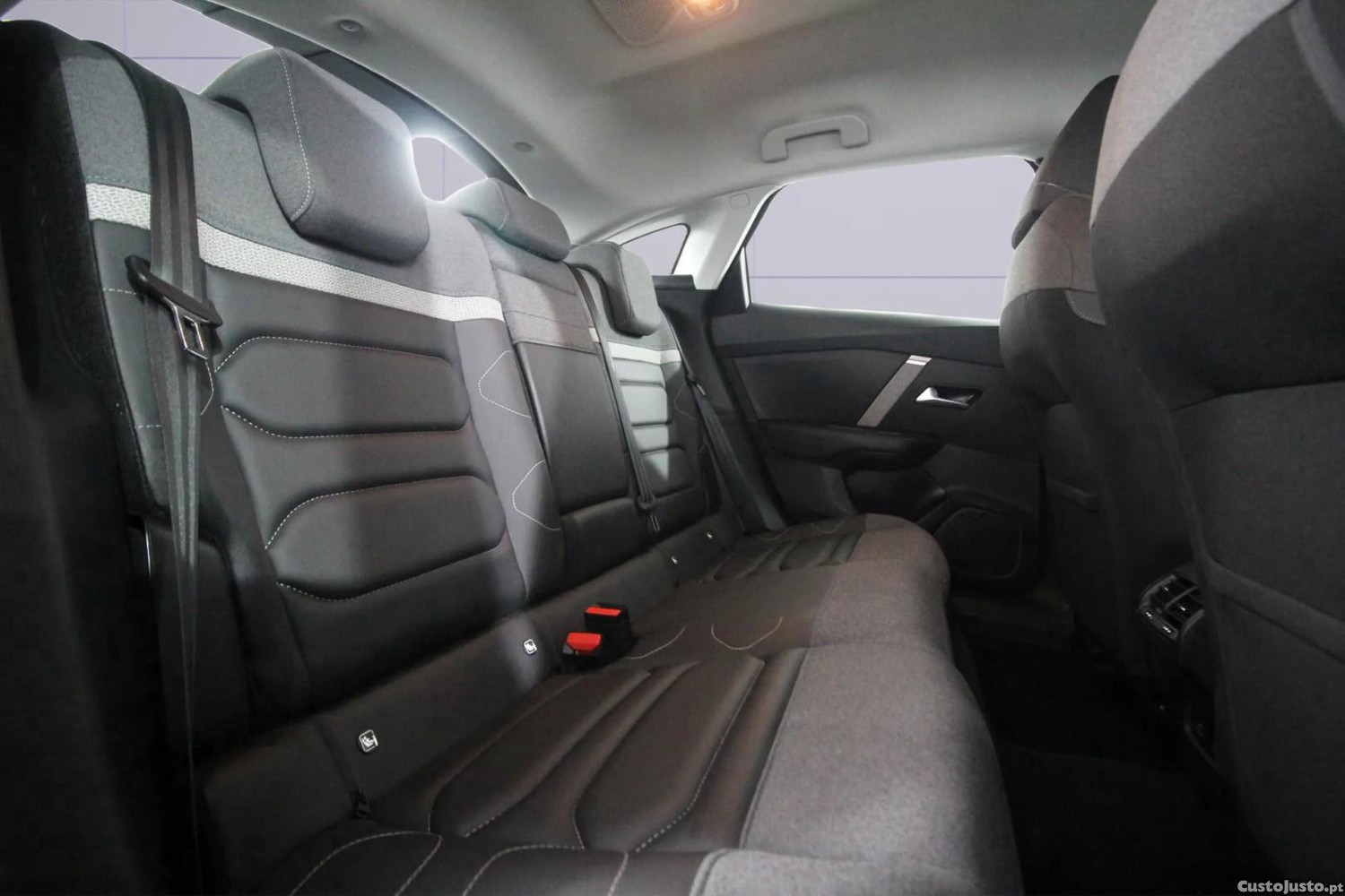 Citroën e-C4 50 kWh Shine Pack — fotografia 4