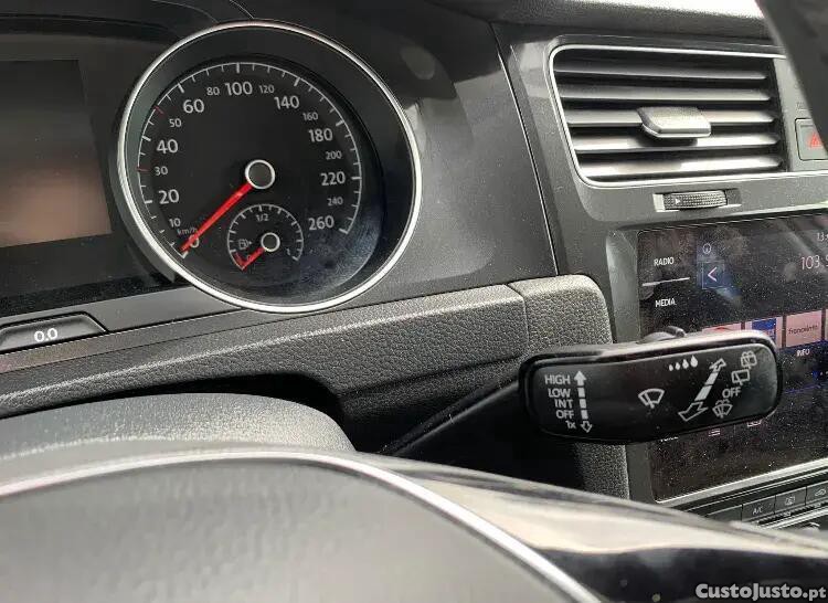 Volkswagen Golf 1.6 TDI Confortline — fotografia 5