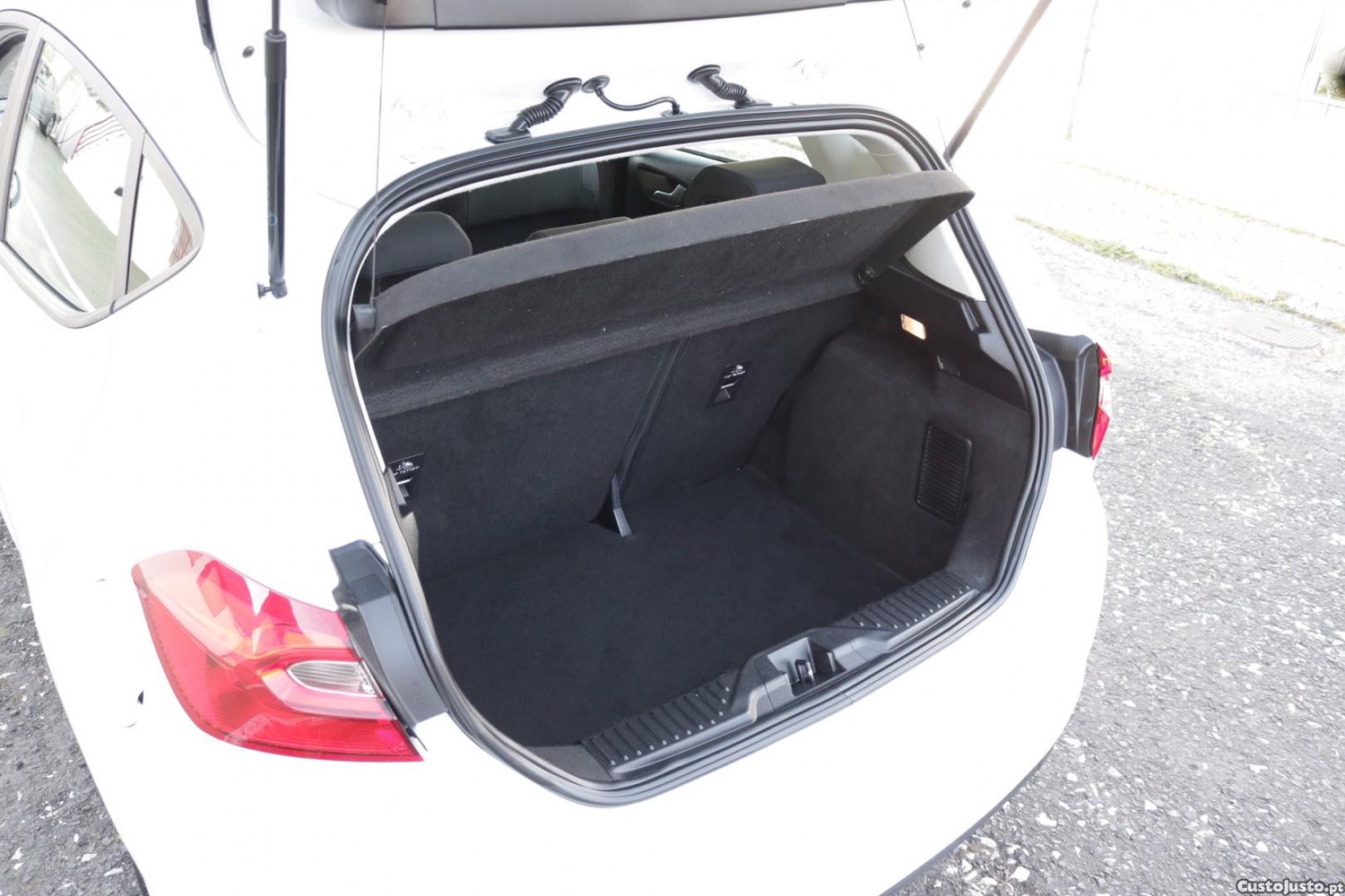 Ford Fiesta 1.5 TDCI Connected — fotografia 48