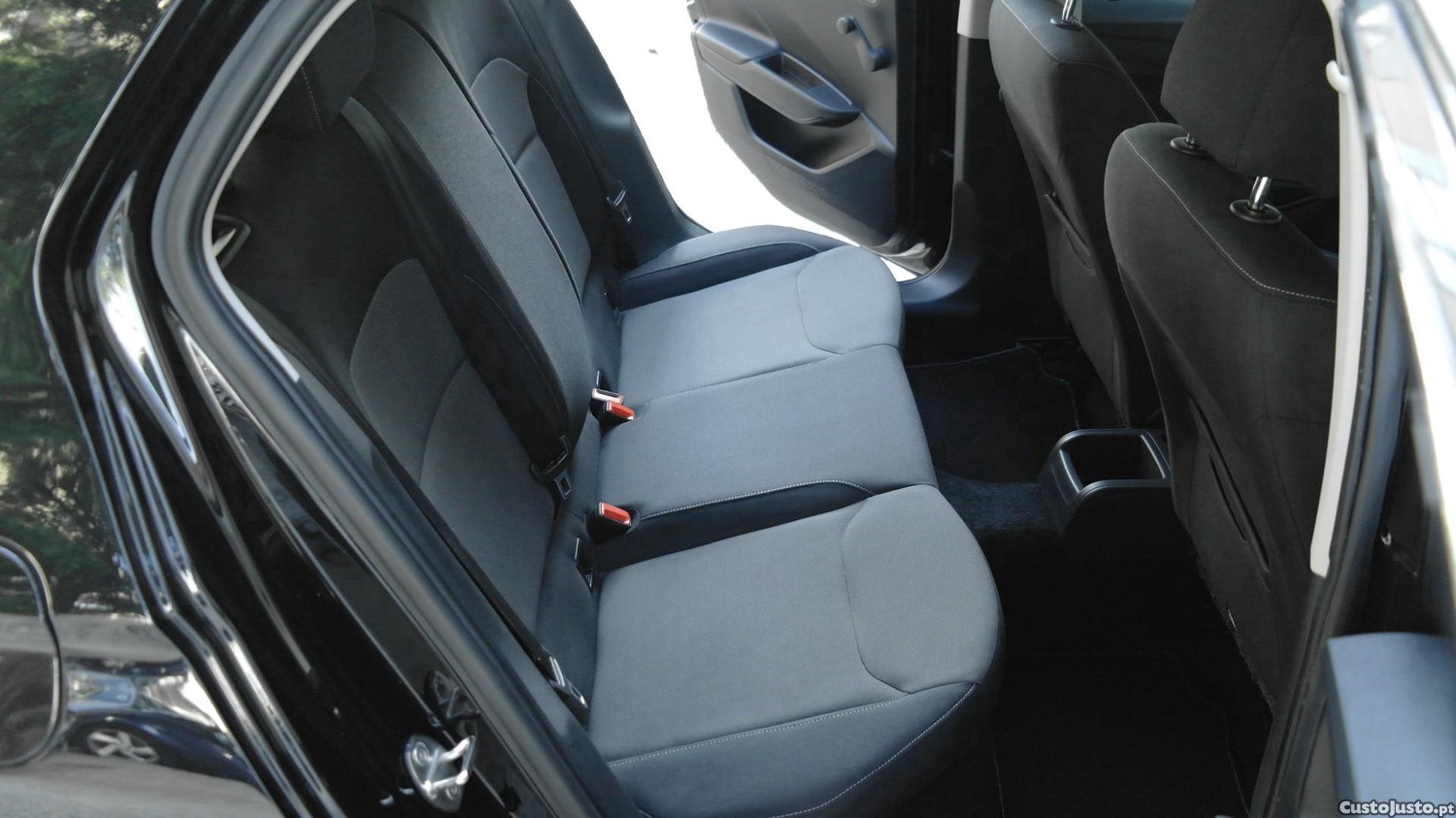 Skoda Fabia 1.0 MPI — fotografia 10
