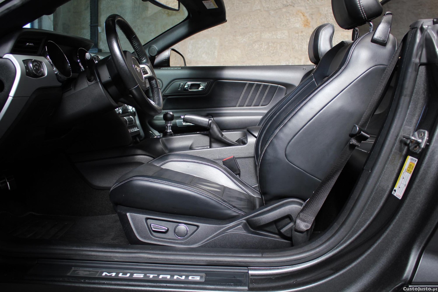 Ford Mustang Cabrio 2.3 Eco Boost — fotografia 4