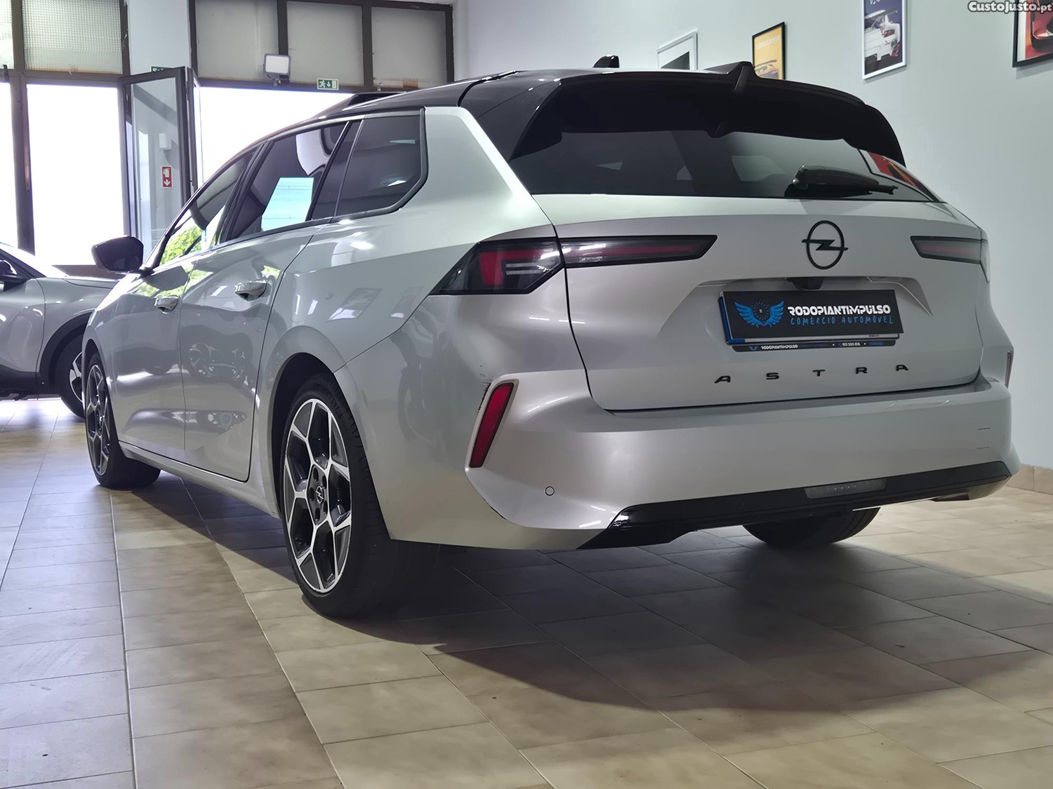 Opel Astra sports tourer 1.2 GS line auto — fotografia 4