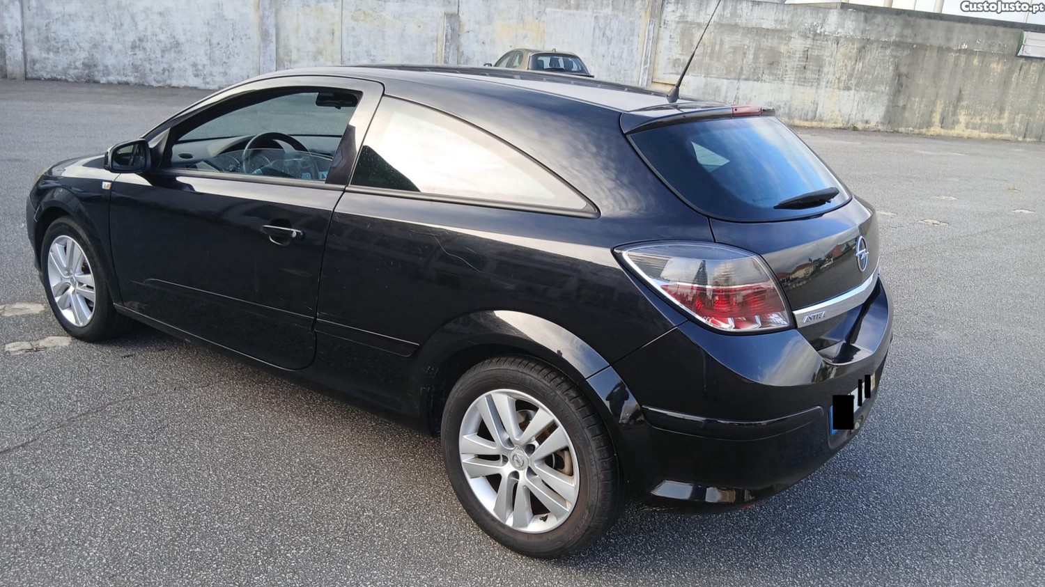 Opel Astra GTC 3P 1.3 CDTI - 07 foto 4