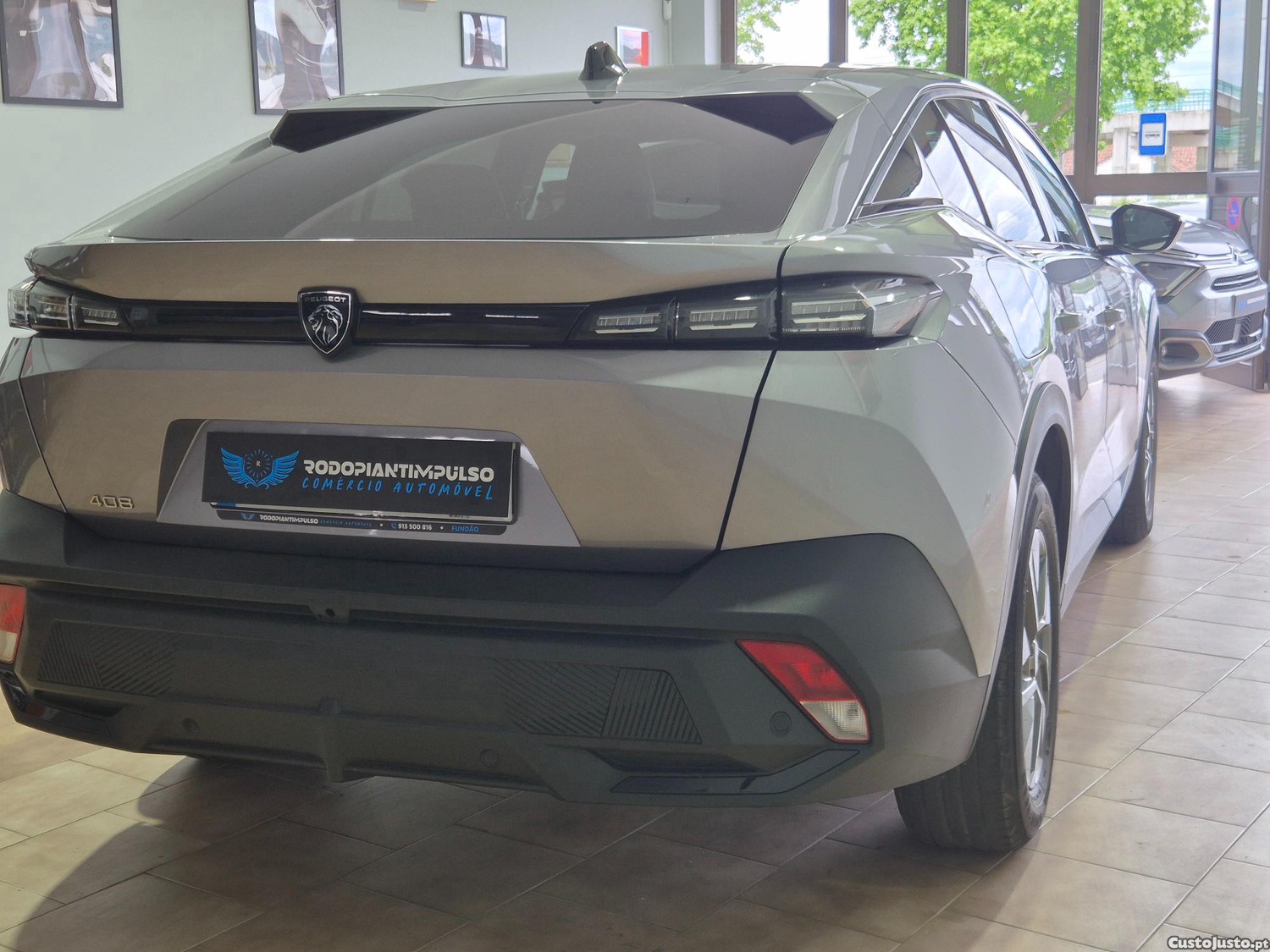 Peugeot e-408 1.2 Hybrid Allure — fotografia 6