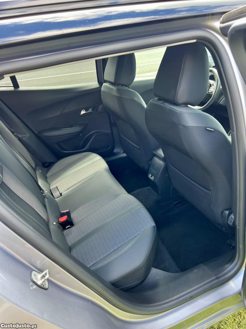 Peugeot e-2008 50 kWh Allure Pack — fotografia 6