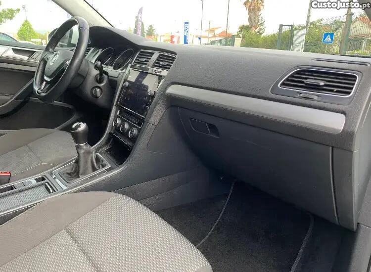 Volkswagen Golf 1.6 TDI Confortline — fotografia 2