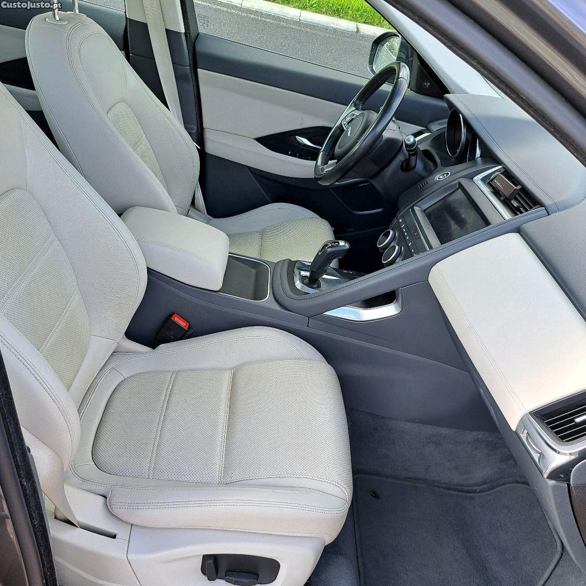 Jaguar E-Pace 2.0D AWD Dinamic S — fotografia 4