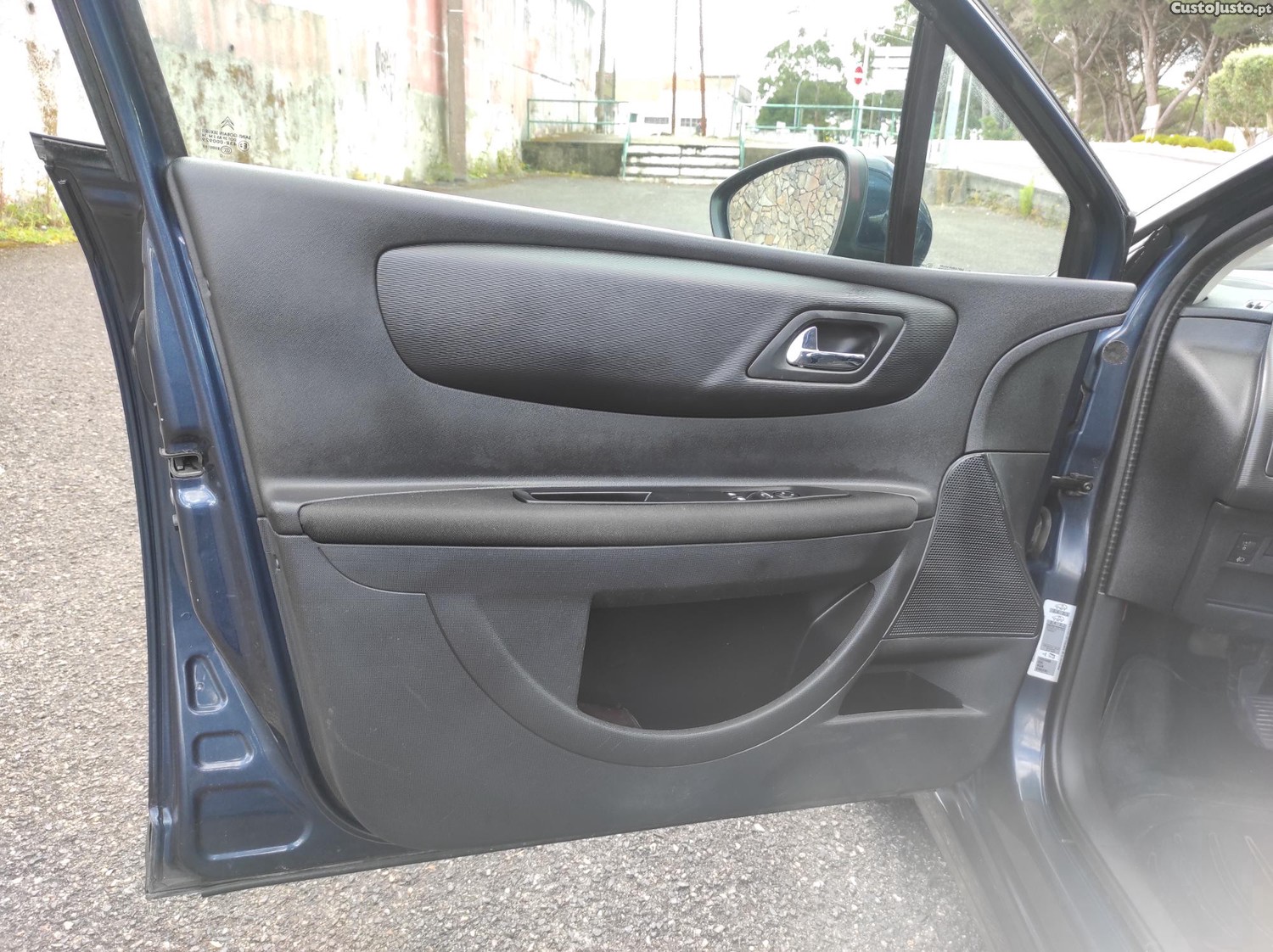 Citroën C4 1.6 HDI Executive 2010 — fotografia 9