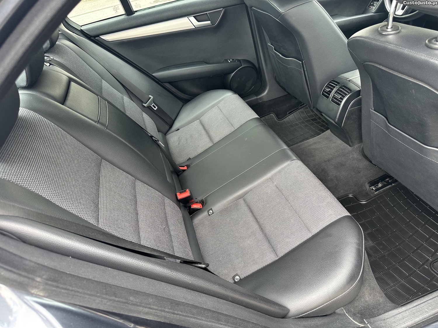 Mercedes-Benz C 220 AVANTGARD 7-GTRONIC — fotografia 4