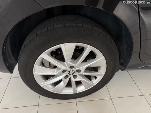 Skoda Kamiq 1.0 TSI Ambition — fotografia 13